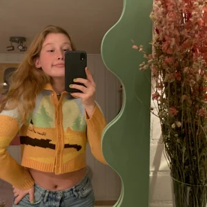 House of Sunny kofta - Säljer min superfina kofta från House of Sunny! Tyvärr lite för liten. Använd 2 gånger🥰 storlek eu 36