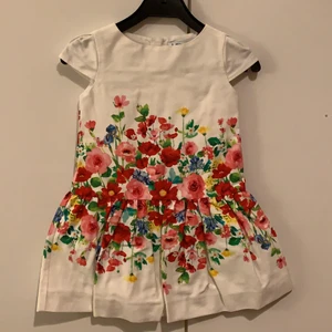 Klänning  - Söt sommarklänning i bomull med print. Helt nytt kollektionsprov 