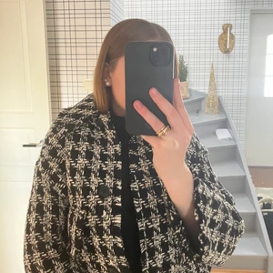 Helt ny vårjacka - Hej!!💕jag säljer min helt ny jacka från HM i storlek S pga att den inte kommer till användning! Köpte den för 400kr och säljer direkt för 250 annars buda från 150kr. Jag står för frakten❤️