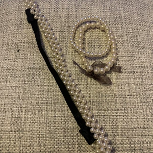 Armband och ett hårband  - Säljer ett hårband+ armband. 