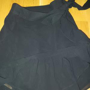 Säljer denna kjol för jag köpte den i fel storlek, har använts 2 gånger. Inga problem med den, den är som helt ny
