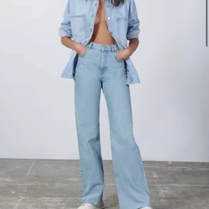 Jeans - As snygga jeans från zara som inte kommer till använding! Frakt tillkommer💕💕Skriv för wgna bilder!