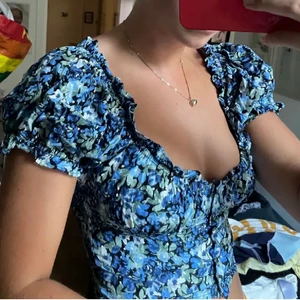 Gina topp - Jätte söt gina topp, inga defekter. Frakt tillkommer 💙💙