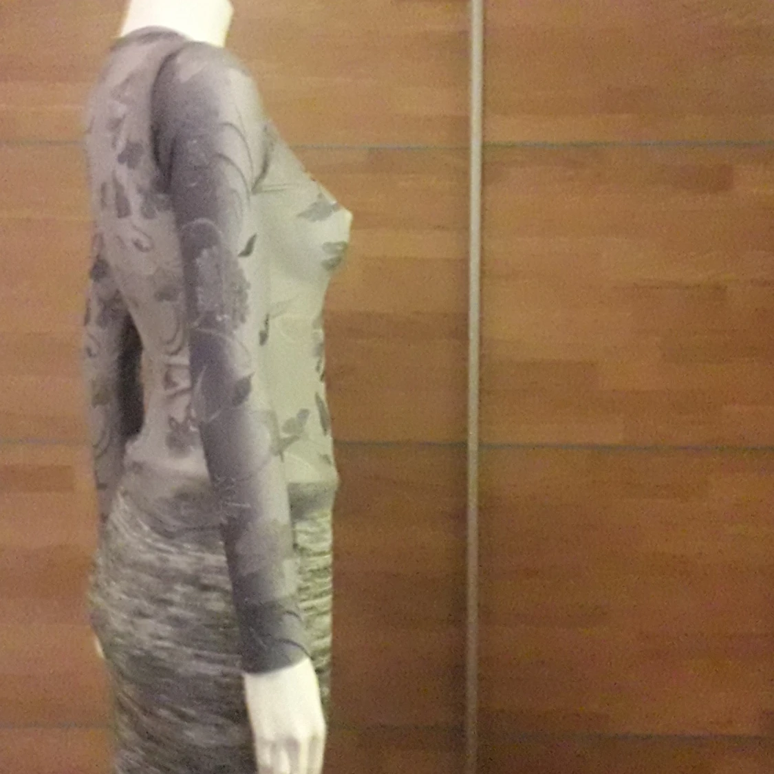 Meshtröja see through grå blomster