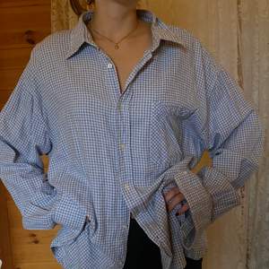 Superskön ljusblå rutig skjorta i storlek L 💘