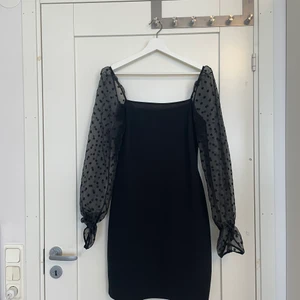 Svart klänning  - Supersnygg svart klänning, definitionen av ”black little dress” 