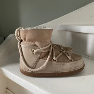 Inuikii skor - Säljer dessa snygga beiga inuikii skor då dem tyvärr inte kommer till användning. Dem är lite använda men syns knappt, kan posta när som helst.