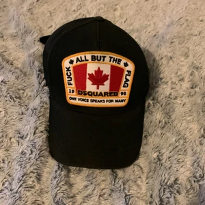 Dsquared2 Keps - Bra skick. Äkta. Nypris 1299kr.