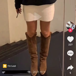 SÖKER! - SÖKER!!! Stl 37-38, skriv om du vill sälja eller om du vet någon som har dessa!!!😇