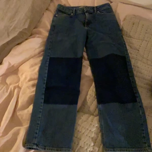 Jeans  - Ett par snickar-inspirerade jeans💙💙                                          