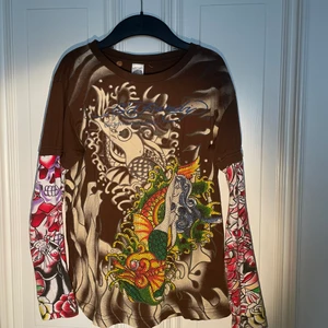 Ed Hardy long sleeve  - Jätte fin ed Hardy sleeve. Nästan aldrig använd så i väldigt gott skick
