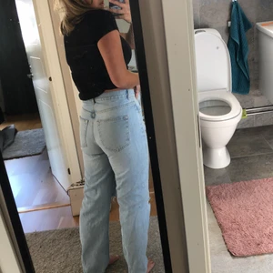 Hålbyxor från Gina  - Jätte fina hålbyxor från Gina 350 kr kan gå ner till 300 plus frakt storlek 38 använda få gånger