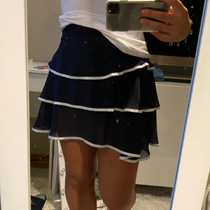 Mörkblå kjol - Kontakta mig för fler bilder