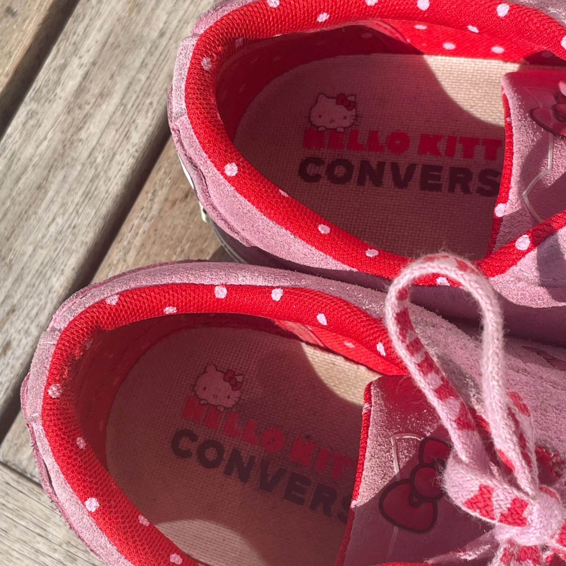 hello kitty converse  - 90