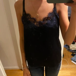 Spets linne - Säljer mitt fina spets linne från twist and tango. Nypris 500kr. Vid fler frågor att det bara att höra av sig❤️