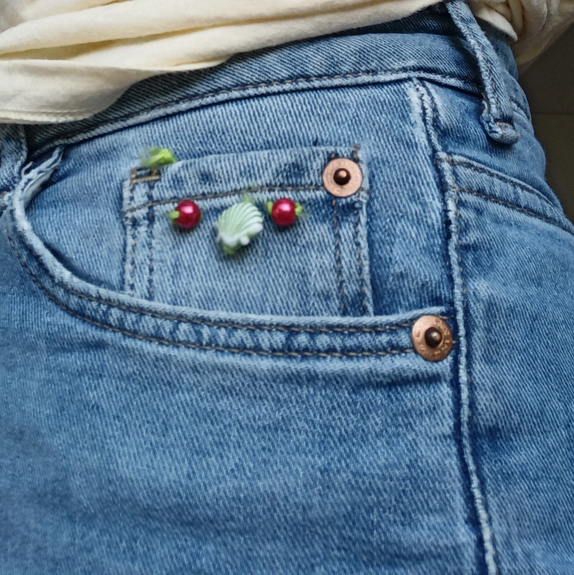 Jeans från Lindex med eget hantverk