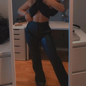 Skinn byxor  - Skinn byxor från NA-KD. Storlek 38. Köparen står för frakten 