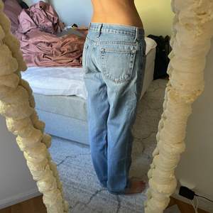 Lågmidjade vintage jeans i bra skick, strl 33/32