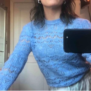 Stickad tröja - Söt stickad tröja från zara. Nästintill oanvänd. Köparen står för frakt. 