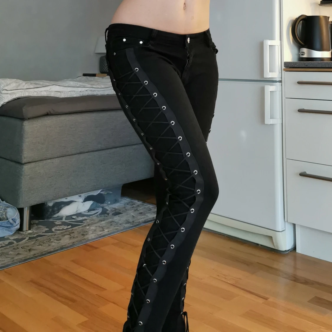 Lågmidjade byxor från BANNED