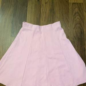Fin rosa kjol ifrån bikbok i strl xs/s köpt begagnat aldrig använt, 100kr +frakt