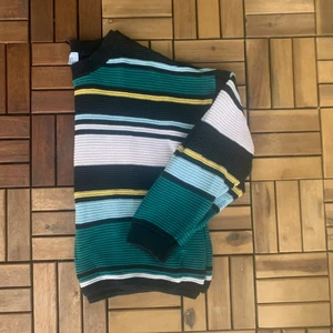 randig tröja - Jättesnygg tröja med ränder från h&m i storlek s. Inget slitage (frakt kostar 66)