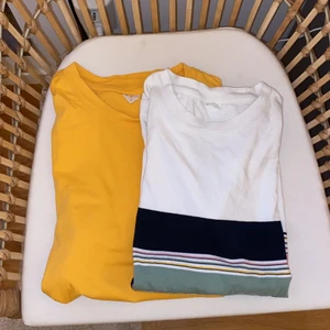 ARKET - Två enkla sköna t-shirtar i storlek S. 