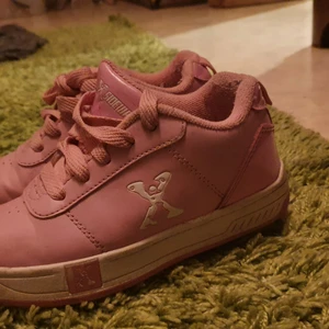 Skor - Har 2 hjul under 