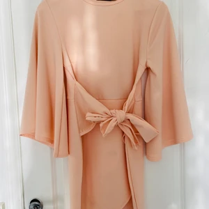 Boohoo klänning - jag boohoo omlott klänning. Den är kort för mig så använde den som en blus istället. Vilket var finare enligt mig😍 använd 1gång