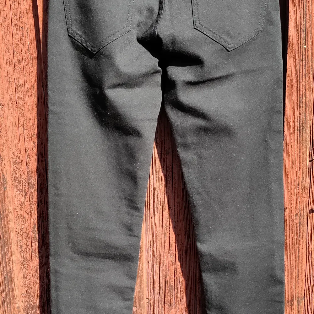 Svarta HOPE shaping byxor i storlek 26 (small). Helt nya och perfekt skick. . Farkut & Housut.