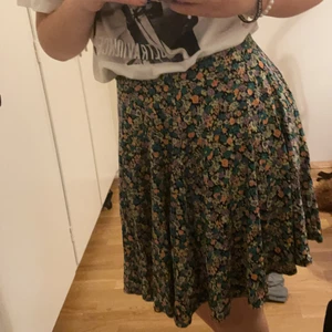 Kjol  - Säljer pga inte min stil