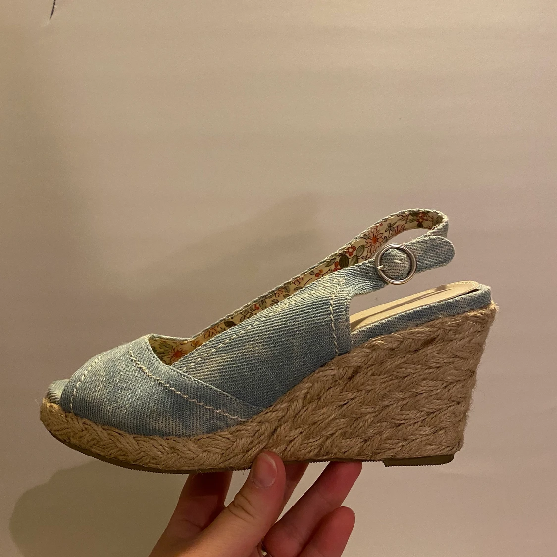 Blåa klackar i strl 37