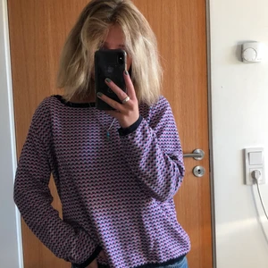 Mönstrad tröja  - Hampton Republic tröja. Köpt för lite mer än ett år sen men kom aldrig till användning. Väldigt bra skick. Står att det är storlek L men jag har vanligtvis xs/s så ni får kolla själva hur den sitter på mig:)