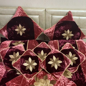 Jätte fint säng set till 2 - Så snygg och fin. Helt ny och passar åt allt