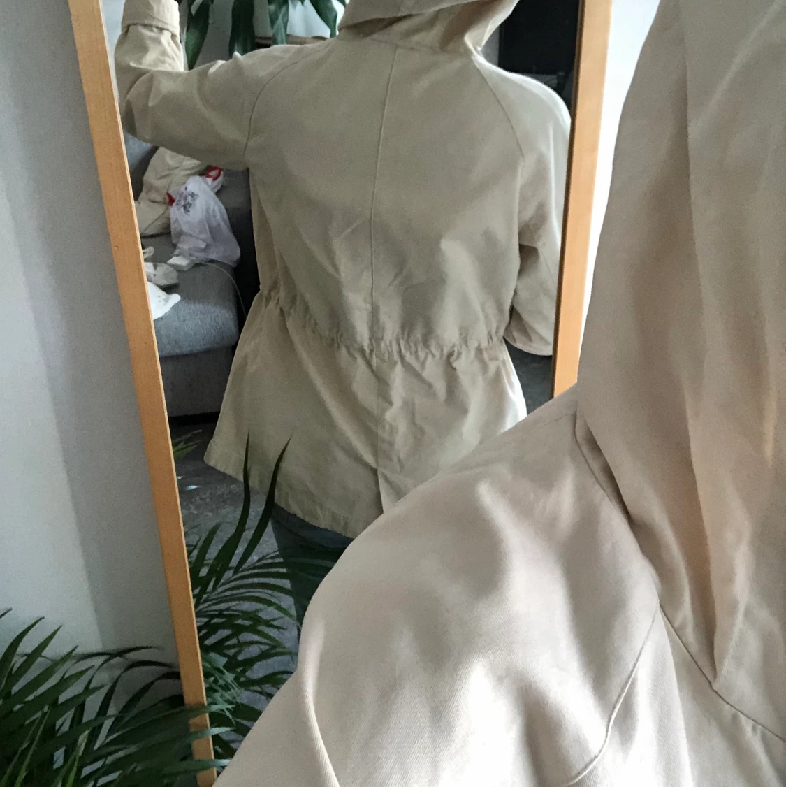 Tunn cremevit jacka  - 90