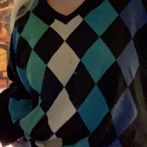 Tröja - Mysig tröja, en liten fläck som syns på sista bilden