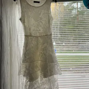 En vit klänning 