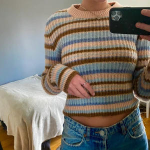   - Jättesöt stickad tröja från Mango! Knappt använd.