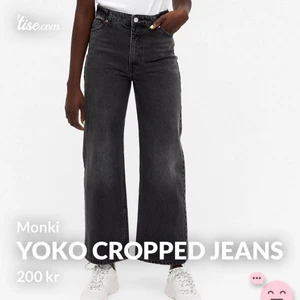 Yoko cropped jeans  - Säljer mina jeans från monki som är super fina men tyvärr passar inte mig och har därför bara använts 2 gånger. Den är i storlek 27, och jag skulle säga att den sitter som en S/34. Lite kortare i benen men passar nog bra på alla mellan 150-165!