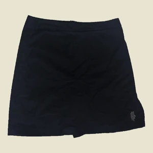 Nalle Puh skort - 🌟 Nedsatt pris, doneras snart!🌟 Skort (kjol med inbyggda shorts)  från Disney med Nalle Puh detalj. 🪞5/5 skick. 