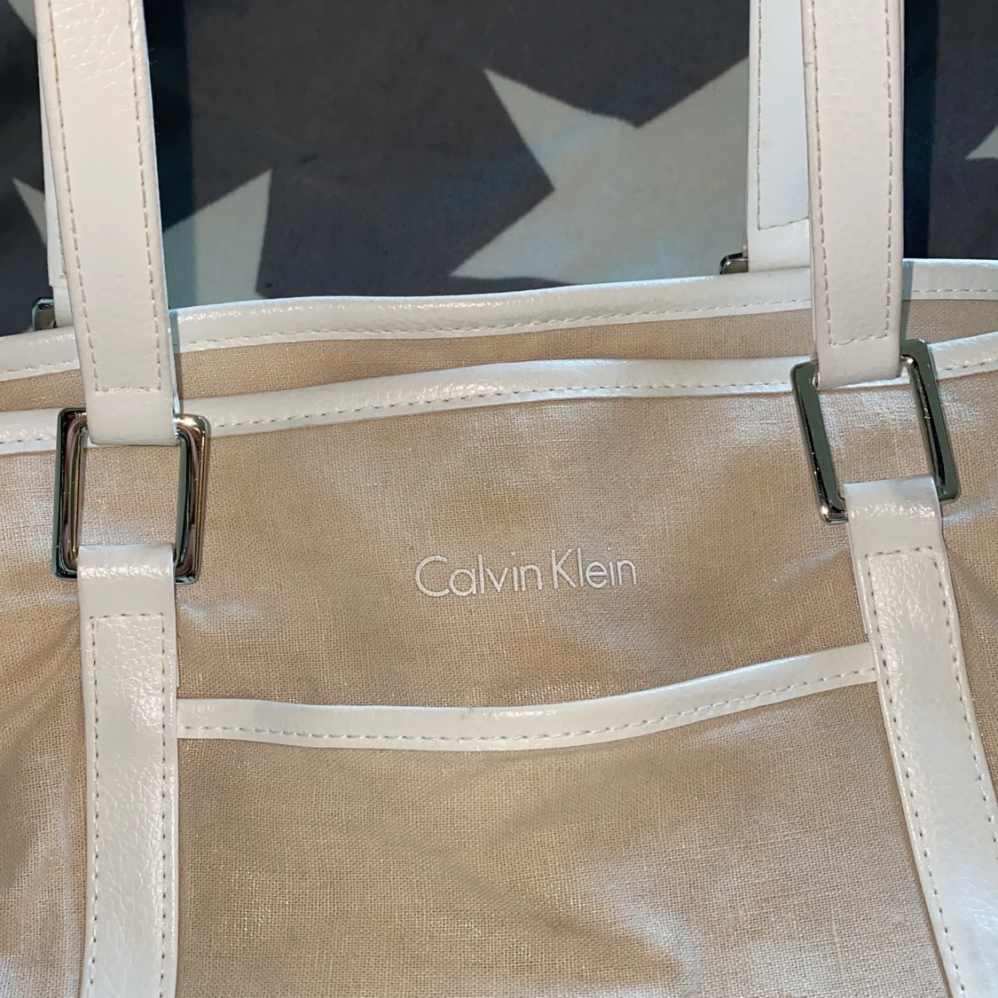 Calvin Klein vit väska  - 90