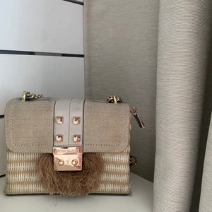 Väska - Väska säljes då den aldrig kommer till användning längre.