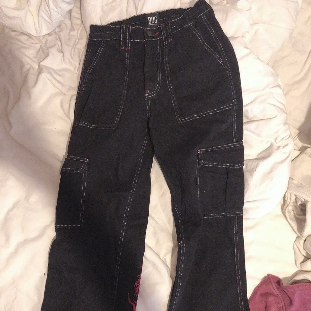 skitcoola bdg skate jeans!! aldrig använda . Jeans & Byxor.