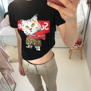 Fake supreme baby tee - Söt baby tee köpt second hand💖💖