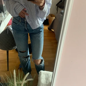 Jeans!  - Säljer jeans ifrån Gina! Nyskick. Jag är 175 cm lång❤️