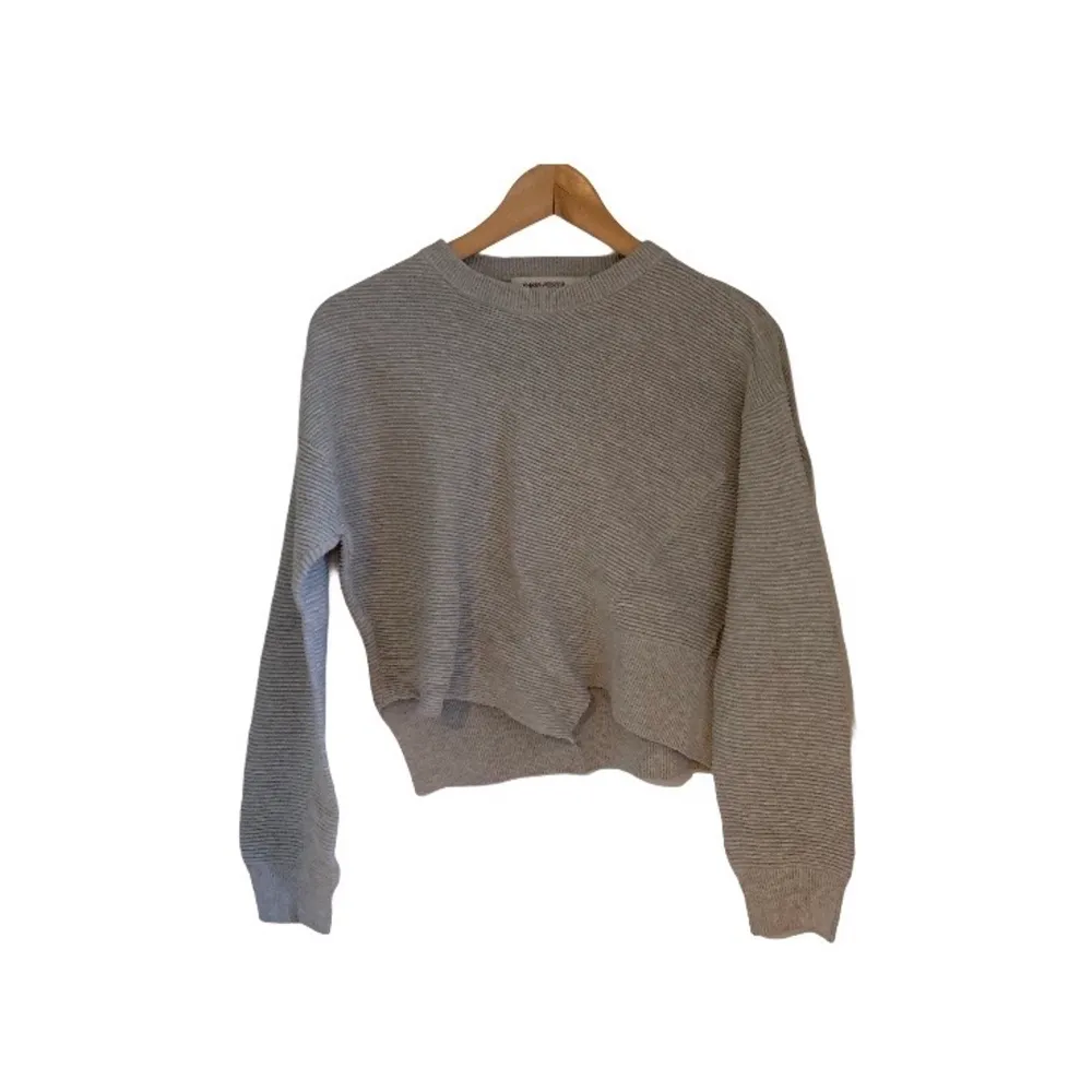 En grå tröja från Carin Wester i storlek S. Bara använd ett fåtal gånger . Tröjor & Koftor.
