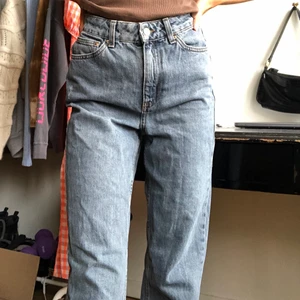 jeans!! topshop - jättefina momsjeans från topshop!!😌💜💞✨