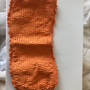 Orange bikini topp - Orange bandeau bikini från hollister som ej kommer till användning längre