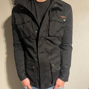 Feild jacka - Hej! Säljer nu denna riktigt feta field jackan. Storlek M/L skick 9/10. Passar riktigt bra nu till slutet av vintern samt till våren, om du har några funderingar är det bara o skriva!