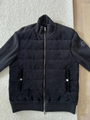 Moncler Velvet Cardigan - Strl M. Passar M/L. Som ny